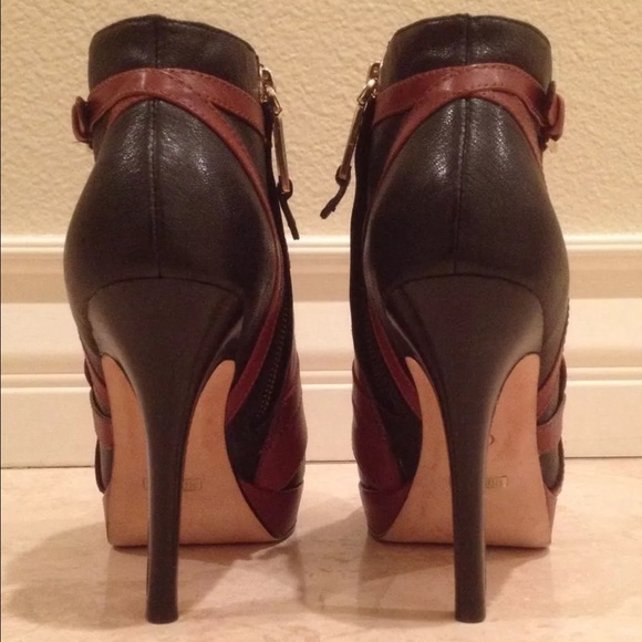 COLE HAAN Black Brown Leather Horse Booties 8M NEW - Picture 3 of 4